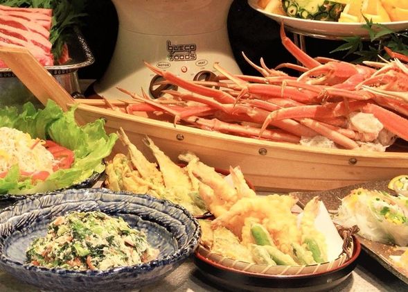 Dinner: Hotel buffet with all-you-can-eat crab dishes!