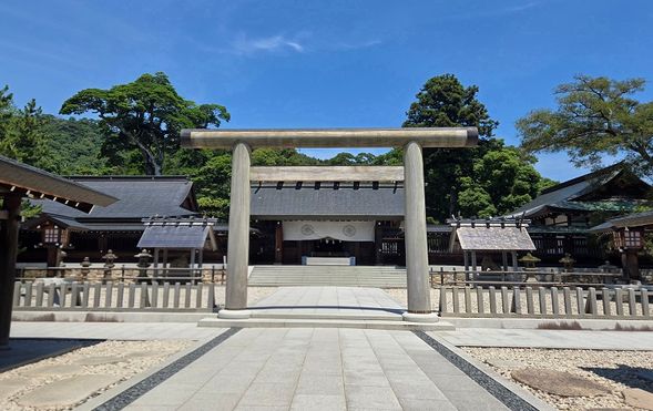 Hashidate Daimaru Seaside Center
Enjoy a luxurious 10-course crab lunch featuring one whole snow crab (Approx. 80 minutes)