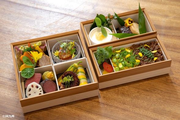 Enjoy your special lunch on the train !