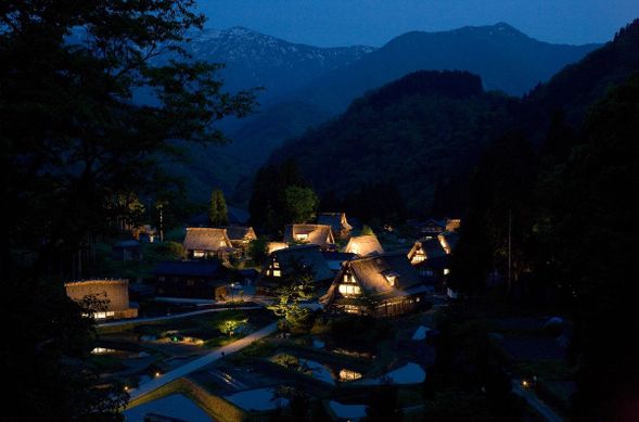 Gokayama Ainokura Gassho-style Village (World Heritage Site)
(Enjoy approx. 60 minutes taking in the early autumn light-up, an exclusive event held only twice a year!)