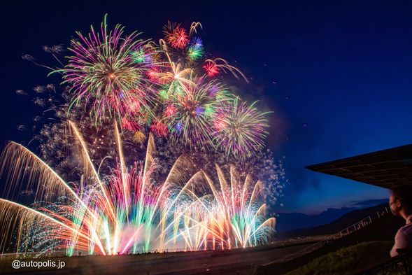 5:00 PM - 10:00 PM
Fireworks Festival: 7:15 PM - 8:15 PM (estimated)
Before the fireworks festival begins, you are free to watch the day's car performances within the venue. Please make your way to the designated viewing area before the show starts.