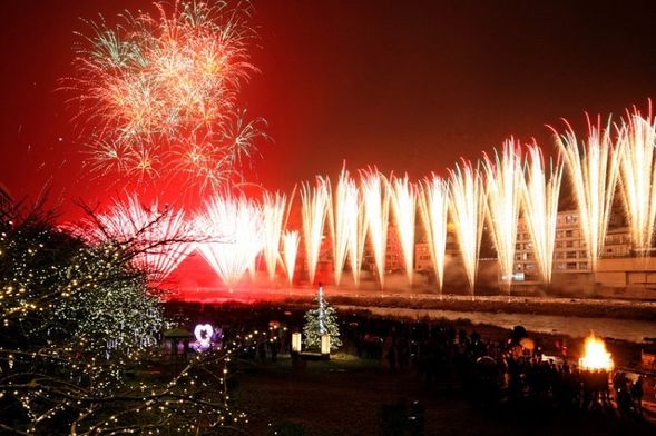 Gero Onsen - Yumoto-kan (Arrive: 16:40)
Early arrival! Check-in around 4:30 PM!
Enjoy 100% natural source hot spring water! Dinner features the head chef's specialty Japanese kaiseki cuisine!
The fireworks venue is within walking distance from the ryokan, so you can enjoy it freely on your own!