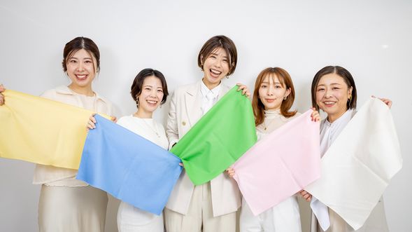 We will visit you at the hotel where you are staying with your kimono.