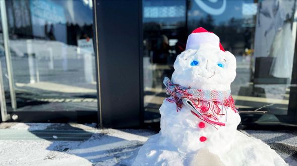 You will stay at the ski resort for approximately 210 minutes after getting off the bus.