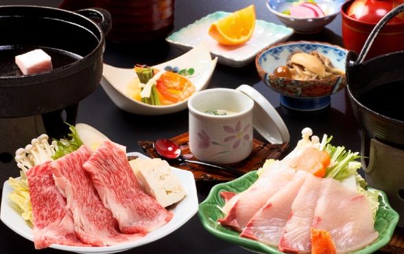Hida Takayama Festival Forest
(Enjoy the bounty of the land and sea with a luxurious dinner featuring shabu-shabu of premium, fatty winter yellowtail and melt-in-your-mouth Hida beef sukiyaki set meal / approx. 60 minutes)