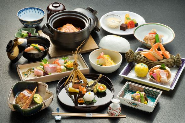 Traditional Kaiseki Course Meal (Lunch & Dinner)
Lunch: 11:00 AM / 11:30 AM / 12:00 PM / 12:30 PM / 1:00 PM
Dinner: 5:00 PM / 5:30 PM / 6:00 PM / 6:30 PM / 7:00 PM
Please select your preferred time when making your reservation.