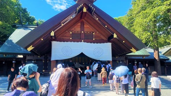 Will share with you the stories of Hokkaido Shrine andW the history of Hokkaido.