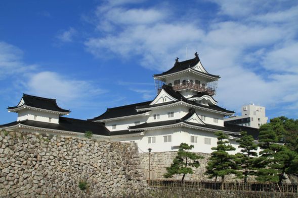 Free time around Matsukawa Chaya
Lunch on your own (90min)
※Your Guide can also take you to Toyama Castle and the observation tower
※If you’d like, you can also take a Matsukawa River cruise during the free time (Only during the period from April 26 to September 6)
※The cost of the cruise is not included in the tour price.
※The cruise may be canceled due to weather conditions.
※This service is not available if the cruise is fully booked.