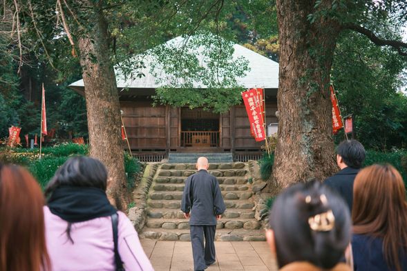Shiofune Kannon Temple visit
Guided walk through the temple grounds, including explanations of its history and unique features. Participate in traditional practices such as incense offering and bell ringing, followed by free time to explore