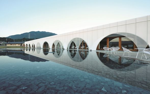 Aqua Ignis
(Shop for specialty sweets and breads made by world-renowned pastry chefs / Approx. 60 minutes)