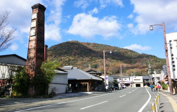 Ibe, the Home of Bizen Pottery, and Amatsu Shrine
(Stroll through the town home to Bizen potteries and galleries, and visit the shrine where Bizen ware lion-dogs welcome you / Approx. 70 minutes total)