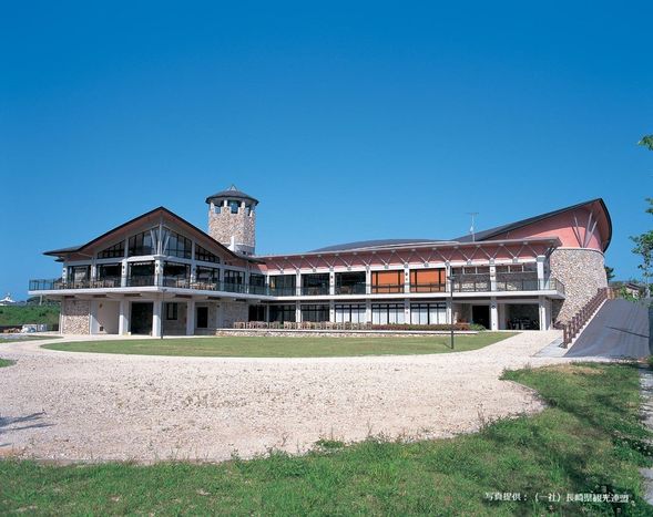 Visit the church famous as a movie filming location Michi-no-Eki Kentoshi Furusato-kan/ (Roadside Station)
Savor seafood delicacies and shop for souvenirs.