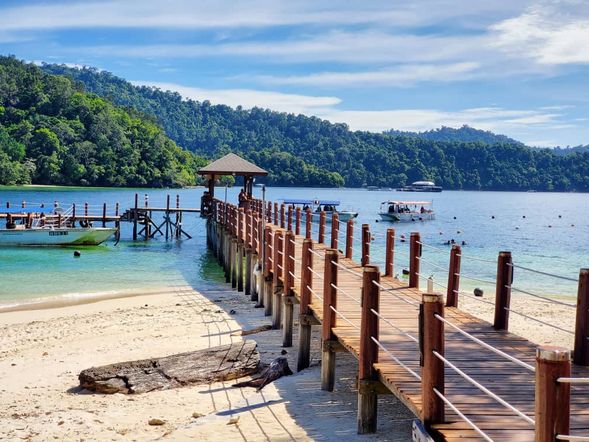 Where the ground staff will hold a briefing and provide snorkeling equipment