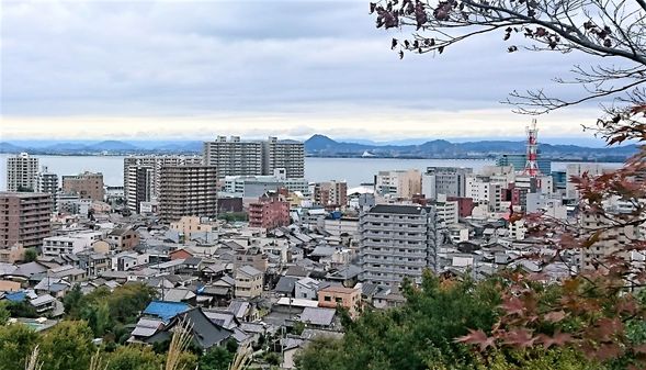 近松寺(長等山から旧城下町を眺望)