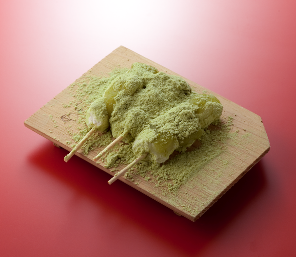 三井寺力餅本店
大津名物の和スイーツとお茶