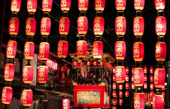 柳町(殺生石山)会所訪問  町内交流・見学
宵宮で賑わう各町内曳山の見学