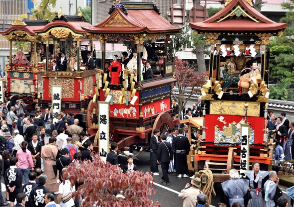 祭で賑わう大津宿の町を曳山ガイドと散策