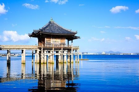 【浮御堂の拝観】
近江八景「堅田の落雁」でも有名な湖上に浮かぶお堂。