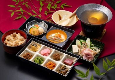 石山寺門前「洗心寮」で湖国料理の昼食