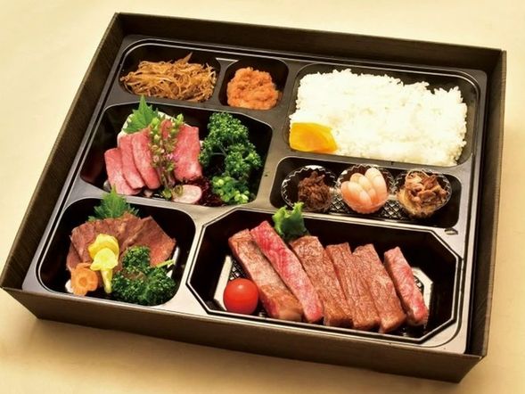 ナイトクルーズ(夕食:近江牛の名店 松喜屋の特製弁当)
湖上からの夜景鑑賞