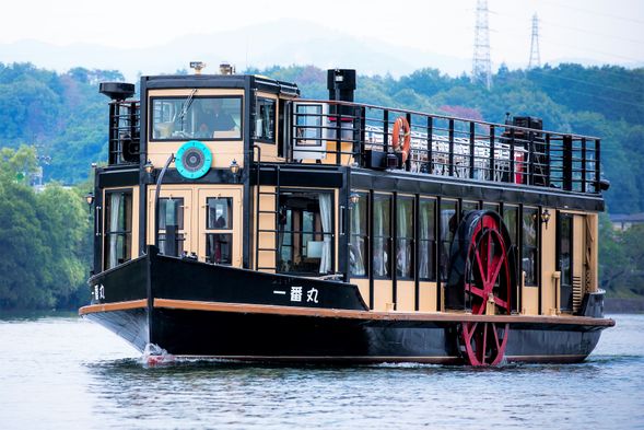 湖上クルーズ・博物館学芸員による特別レクチャー
(琵琶湖の歴史と自然、ナイトミュージアムの見どころ)