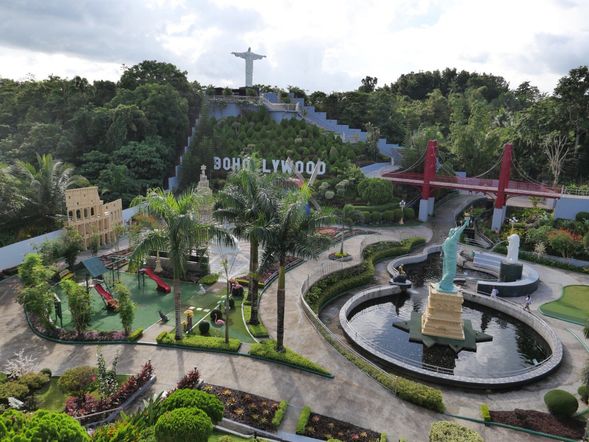 Must Visit
📍Mirror of the World