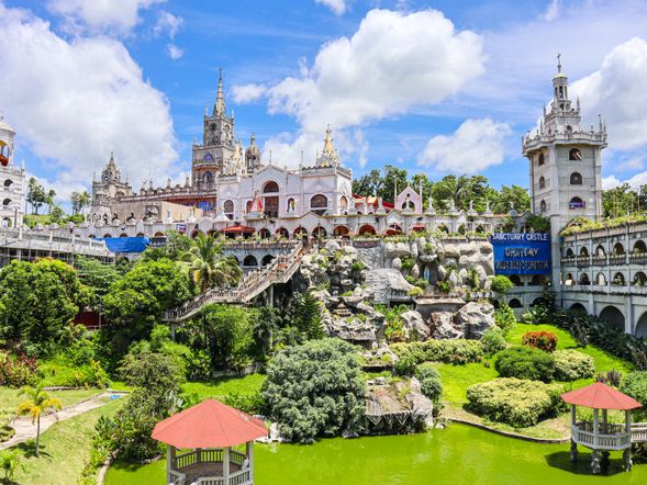 Day 4: Simala Shrine + Carcar Lechon Tour
- Pick Up at 7am from Oslob Accommodation
📍Simala Shrine