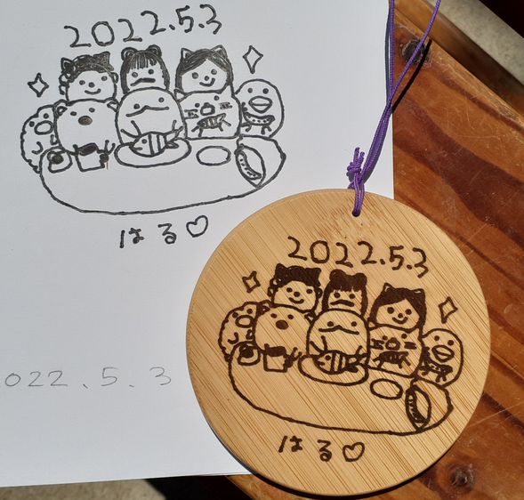 【オリジナルの一品が出来上がります】絵が描ければできるので小さなお子様でもできます。鉛筆で描いたものをお母様がマジックで描いてあげれば成長記録となるオリジナルの一品ができます。旅の思い出をの残す一品にも