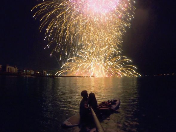 夜划SUP都會碰到水,身上會濕的地方大約從小腿至屁股間,不建議穿著吸水衣物或攜帶怕水物品前來