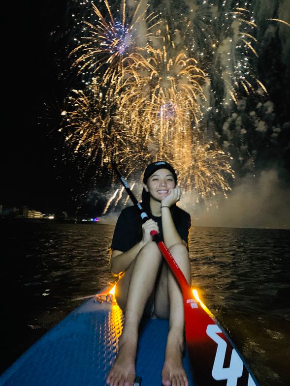 透過SUP划向大海,用不同視角,在海面上欣賞澎湖海上花火節