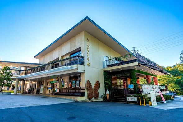 休息片刻 ▸ 新威遊客中心
稍作停留,認識茂林國家風景區,了解接下來旅程的生態背景,為深入部落做好準備。