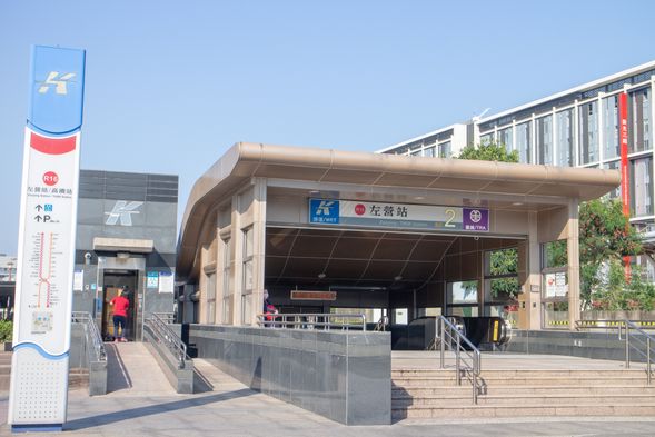 集合 ▸ 高雄捷運左營站2號出口(站前路)
旅程啟航!從都市出發,迎向充滿農村風情的高雄大樹,感受紅磚、綠田、黃金鳳梨的交織魅力!