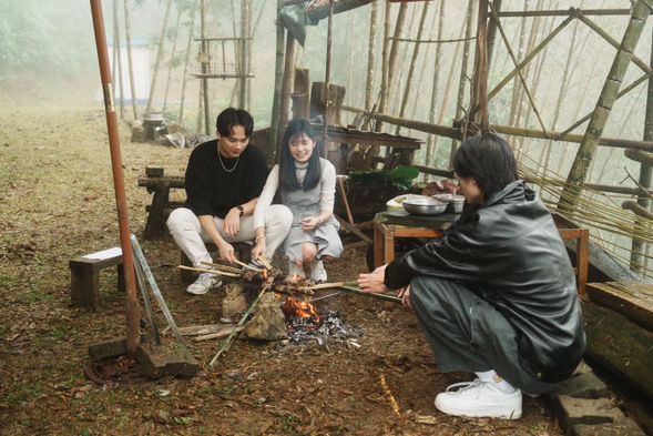 三石灶文化・獵人餐 ▸ 藤枝馬里山咖啡
親自體驗布農族獵人傳統的「三石灶」料理法,透過最自然的方式烹煮山林美味。品嚐炭烤山產、野菜料理,搭配馬里山咖啡,感受大地賜予的原始風味!