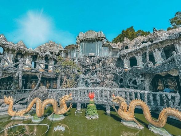 全台最奇特的廟宇-石頭廟+下午茶
由珊瑚與石頭打造成的神殿級奇幻廟宇
全台唯一石頭廟!不只好拍更有感人故