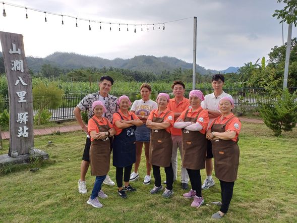 阿嬤手沖咖啡品評 ▸ 旗山隘堤咖啡
全台最「老」的咖啡館,品味時光泡出的醇厚滋味