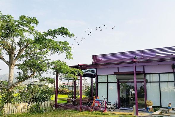 午餐 ▸ 搖滾農村的窯烤料理-La Salsa香草花園
大地餐桌,美味現烤!
在寬敞的香草花園裡,品嚐古早味窯烤麵包與農村料理,一邊欣賞田園風光,一邊感受農村慢活的愜意時光!