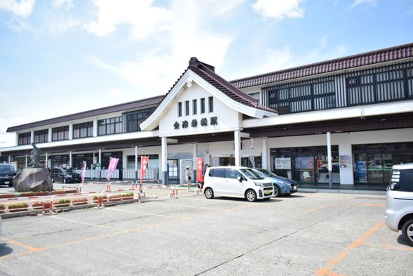 等待轉乘電車的時間,可稍事休息與如廁