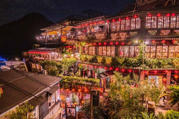 海悦楼茶坊 または 古窓レストランにてお茶セット
台湾ならではの優雅なティータイムお楽しみください。海悦楼茶坊または 古窓レストランにて香りの良い台湾茶と、お茶に合わせた美味しいお茶菓子をご堪能いただけます。
*ご案内する店舗は当日ガイドがお伝えいたします。