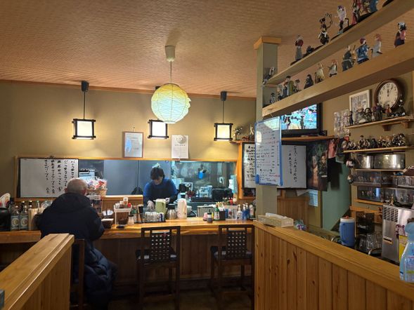 午餐「食彩 げんべい」(停留約1小時15分):
品嚐以秋田當地時令食材製作的風味料理。
餐點為每日精選菜單,提供最能展現當地特色的家常美味。