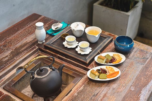 Tea at Jiufen Teahouse (approx. 1 hour)
Enjoy a traditional Taiwanese tea set in the nostalgic atmosphere unique to Jiufen.
※Please note that if a reservation cannot be secured, you may be guided to an alternative teahouse.
※Seat selection is not available.
※Children under 12 years old are not permitted to participate.