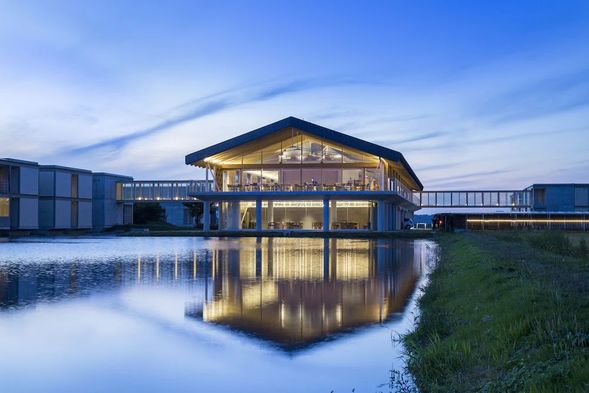 入住|SHONAI HOTEL SUIDEN TERRASSE(自由活動)
建築大師坂茂設計的水田溫泉旅宿,體驗自然與現代設計共生的極致住宿體驗。