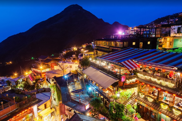 19:30頃から徐々に日帰りの観光客が帰路につき、混雑が和らいだ九份で夜景をお楽しみいただけます。