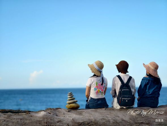 七星潭霞光下的步道散策