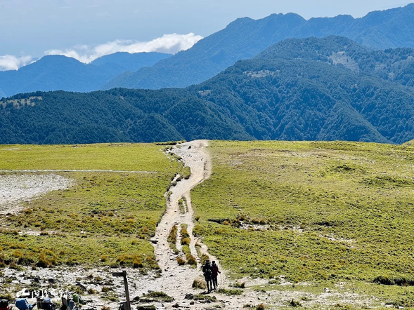 距離嘉明湖只剩 100 公尺,我們滿心期待著。