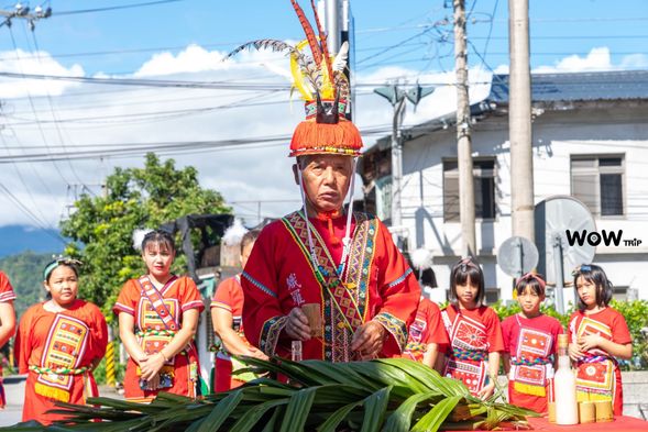 抵達部落後,首先透過導覽了解織羅部落的歷史與傳統文化,接著參與葛鬱金採收體驗,親手挖掘這片土地孕育的寶貴作物,學習其獨特的農產價值。