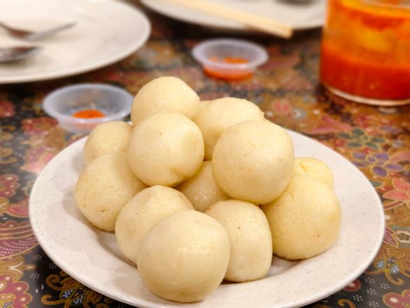 雞場街名物,粒粒成球的傳統雞飯