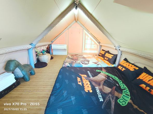 哥吉拉四人帳內部