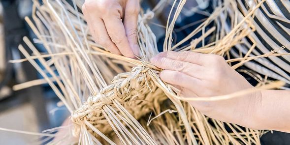 跟著農夫學習稻草編織