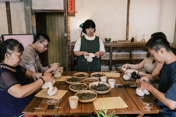 親手調和、包裹、揉捻