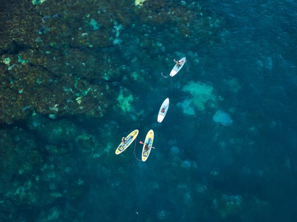 Float in the middle of the sea, enjoy the ocean